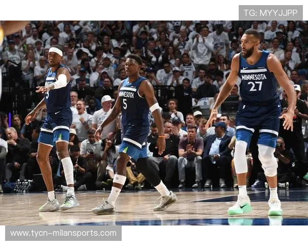 唐斯篮下补篮再中，森林狼终场欢呼