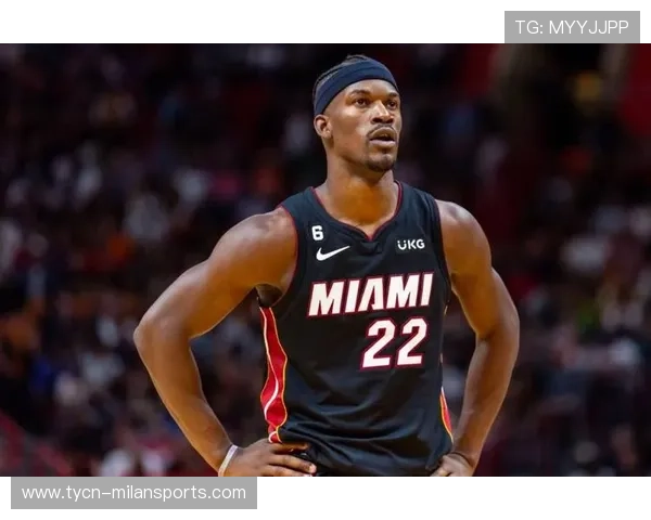 巴特勒篮下强行补篮得手，热火在末节逆转比分