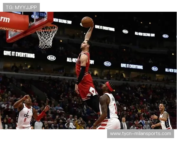 拉文扣篮强度爆表，助跑一步惊人弹跳